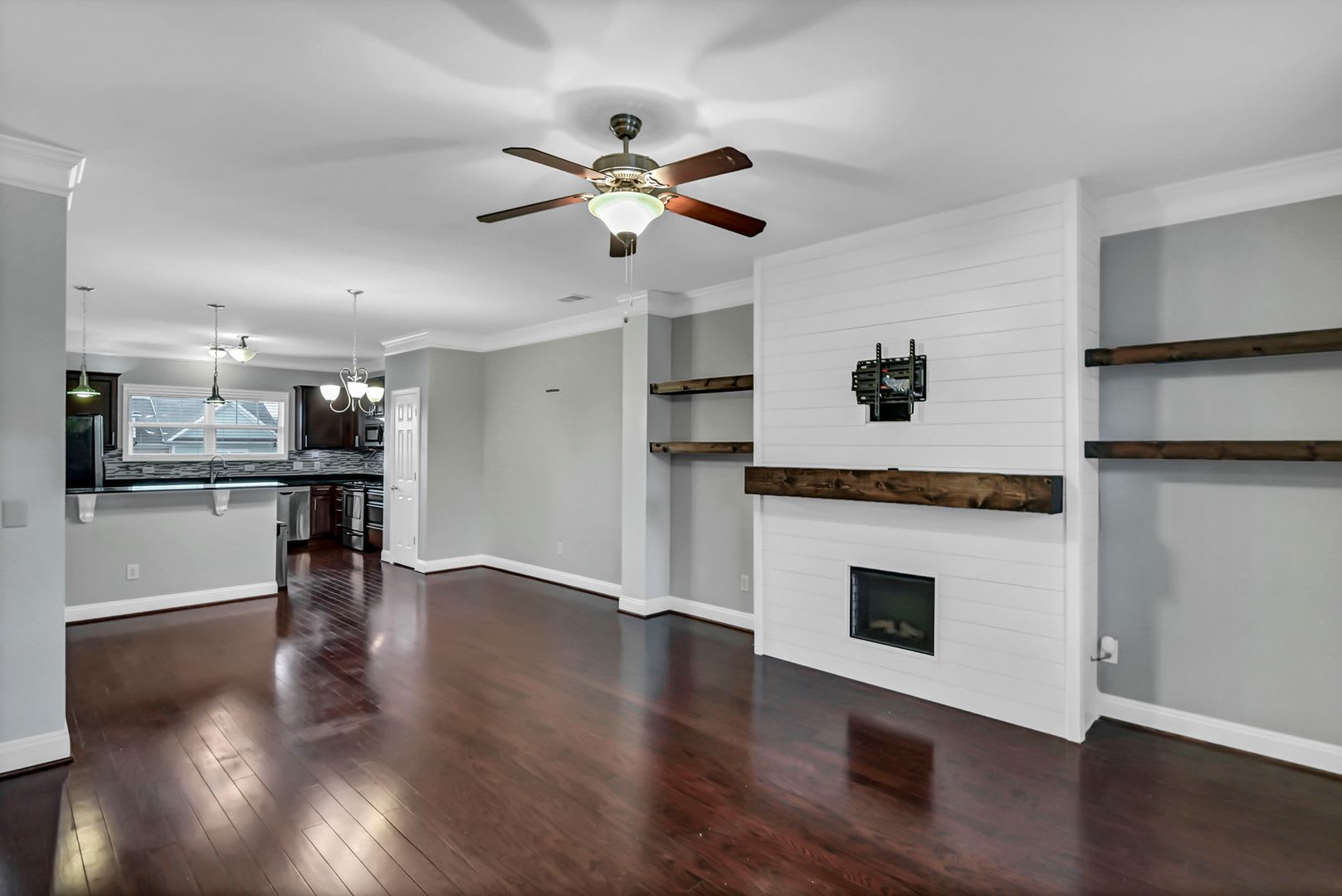 3 bedoom, 2 bath home w/ 2 car garage close to USC! – photo 4
