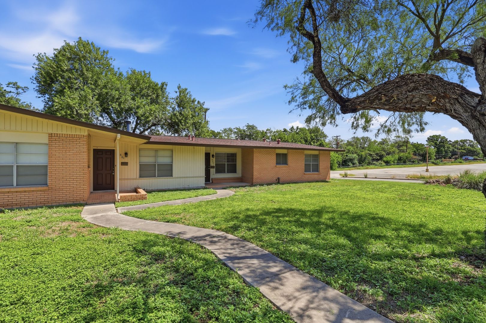 Prime North Central Location! – photo 2