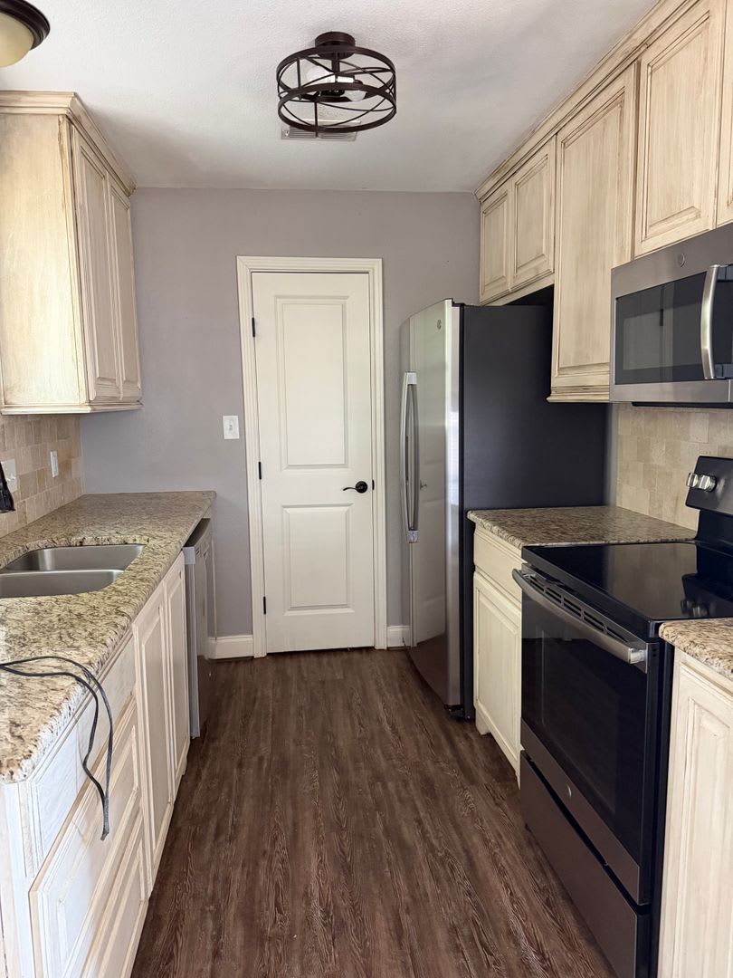 Charming 2 Bedroom 1 bath house located in Sanger! – photo 2