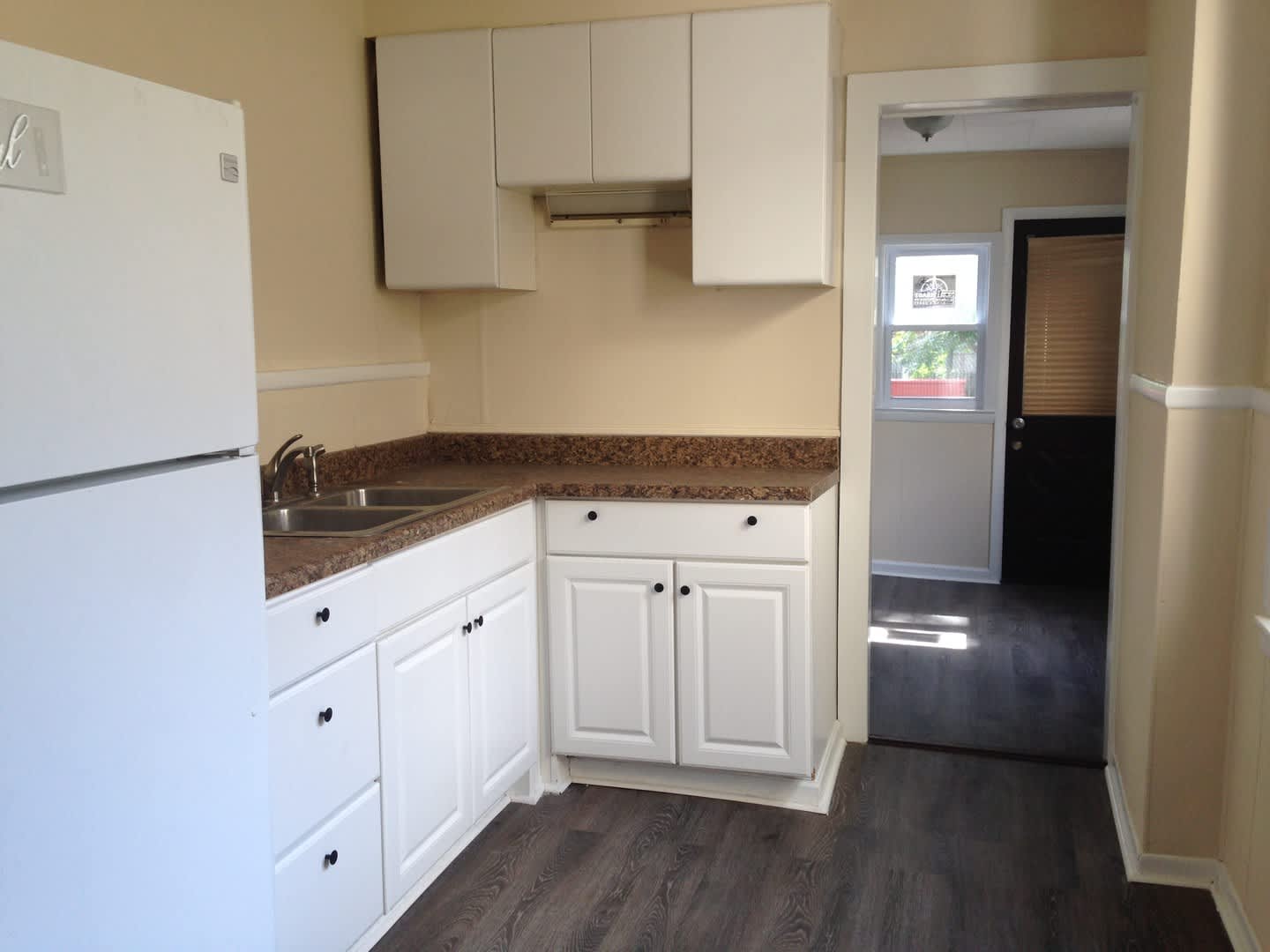 Great Home!! Spacious Living Area! Back Yard and Deck! Washer/Dryer Hook-Ups! – photo 2