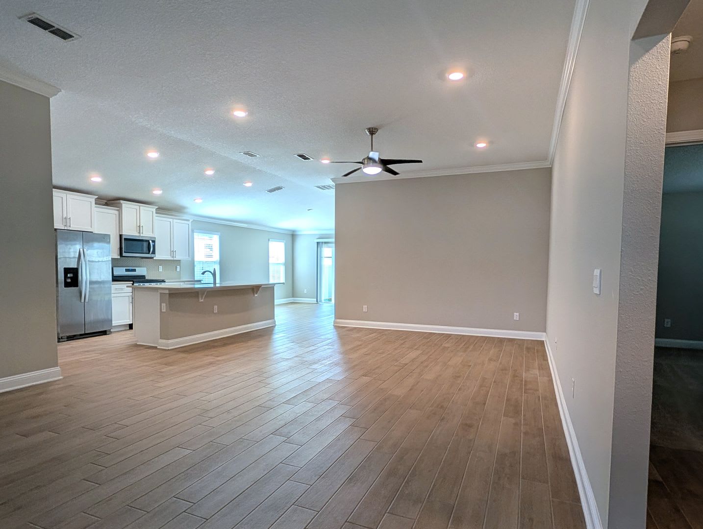 Premium Price Premium Finishes And Fully Fenced Rear Yard This 3 2 2 In The Desirable Gated Dorado Community Is It Located Within The Entrada Subdivision – photo 4