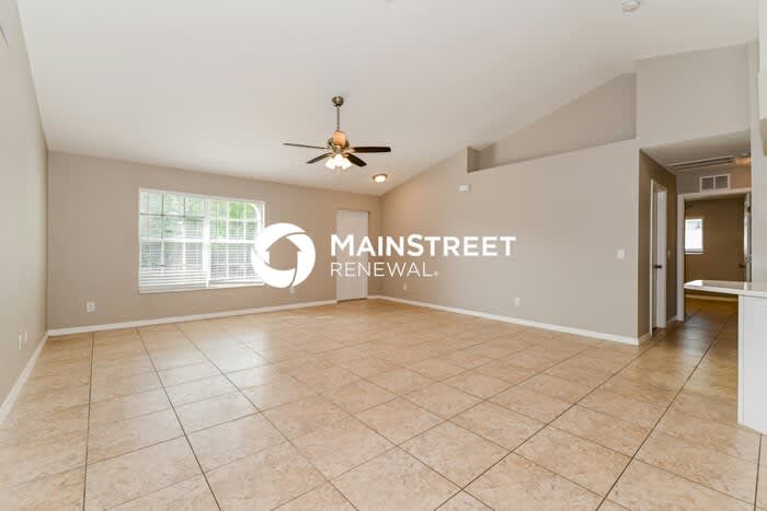 749 Colyer Street East – photo 3