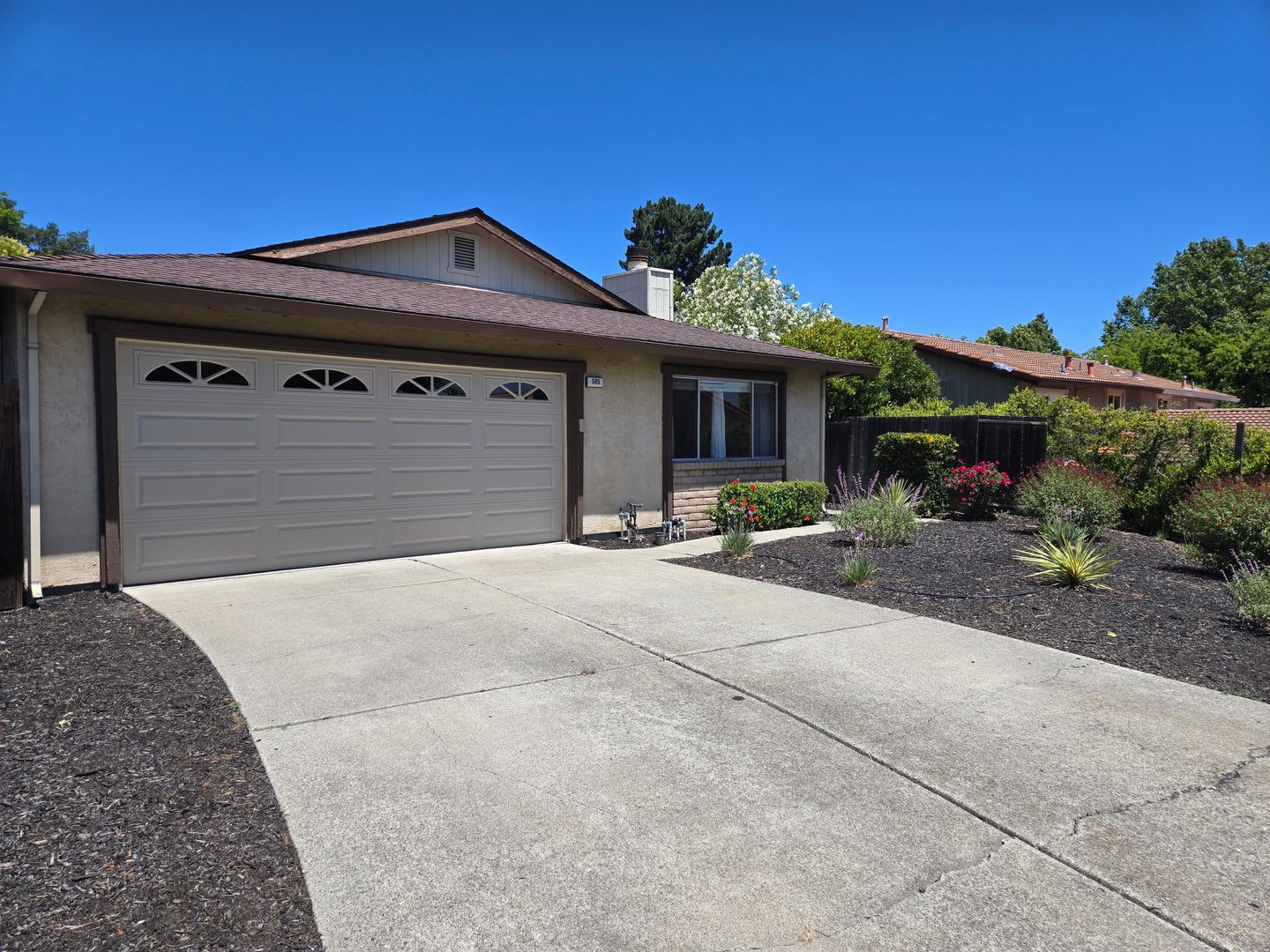 Gorgeous 3 Bedroom, 2 Bath home in great location – photo 3