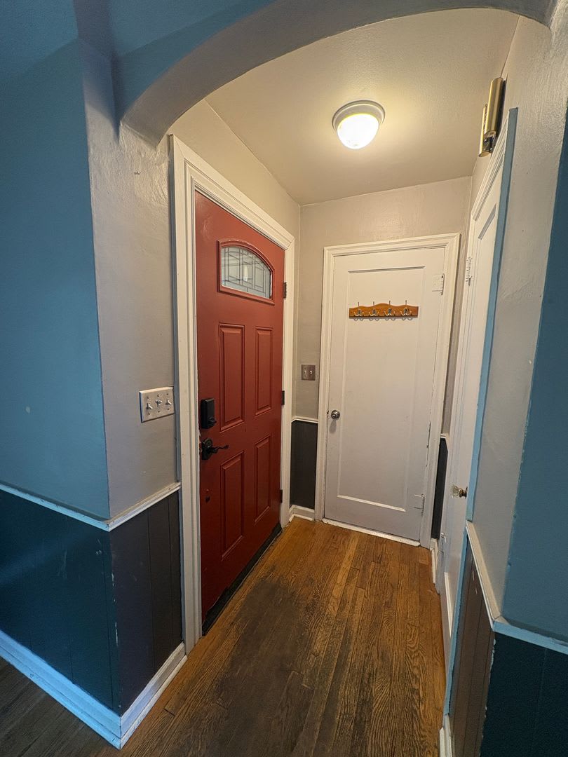 Spacious 5-Bedroom Home with Fenced Yard &amp; Central A/C – photo 4