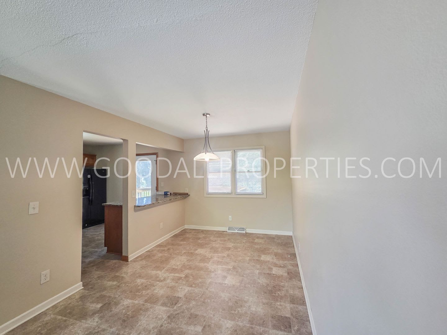 Charming 3-Bedroom West Des Moines Home with Fenced Yard & 2-Car Garage – photo 4