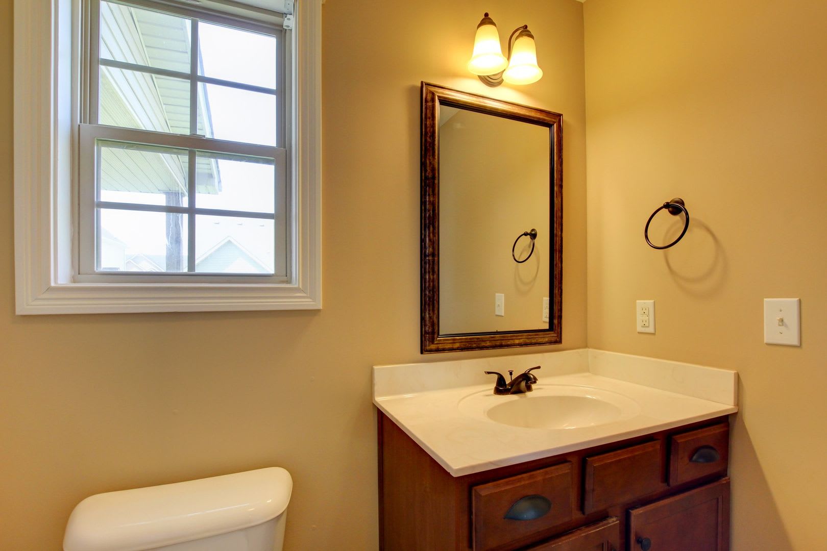Beautiful Two Story Home With Hardwood Flooring and Fireplace – photo 5