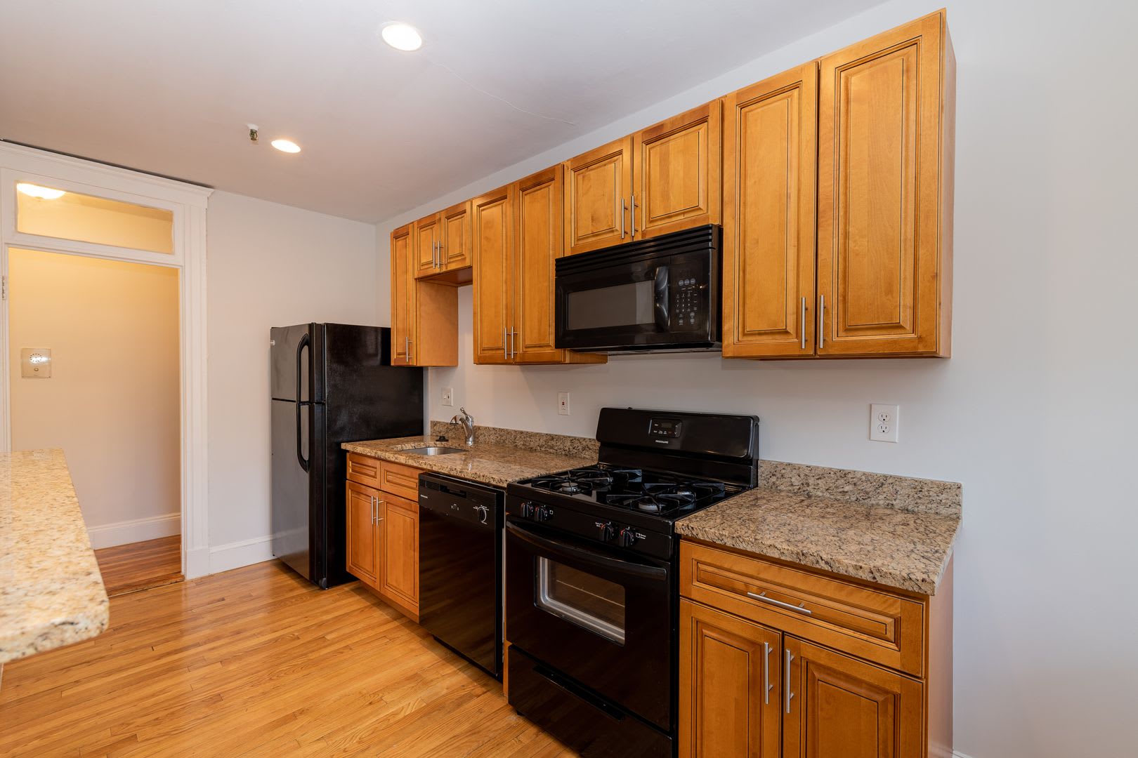 2 385 Brighton Studio Near Cleveland Circle Heat Hot Water Included Close To The Green Line – photo 5