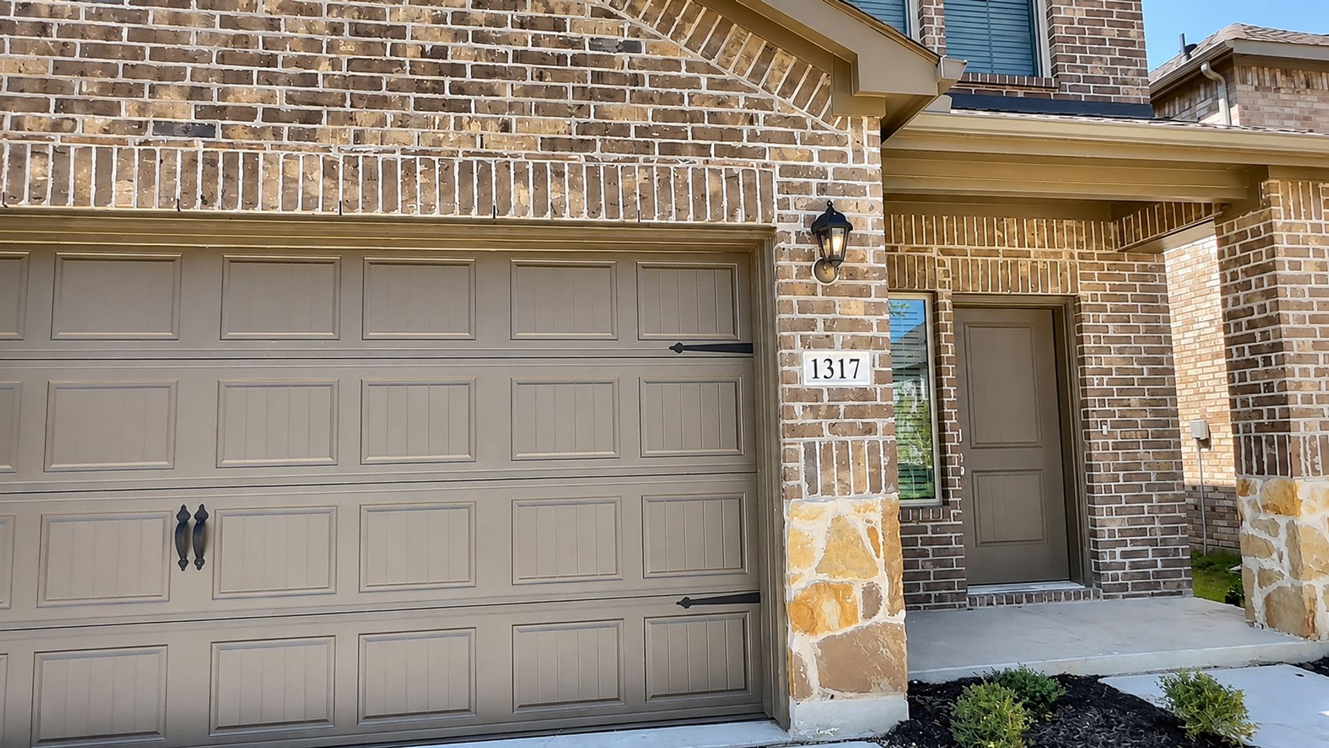 Modern Elegance With An Outdoor Retreat Beautifully Upgraded Home In A Prime Location – photo 4