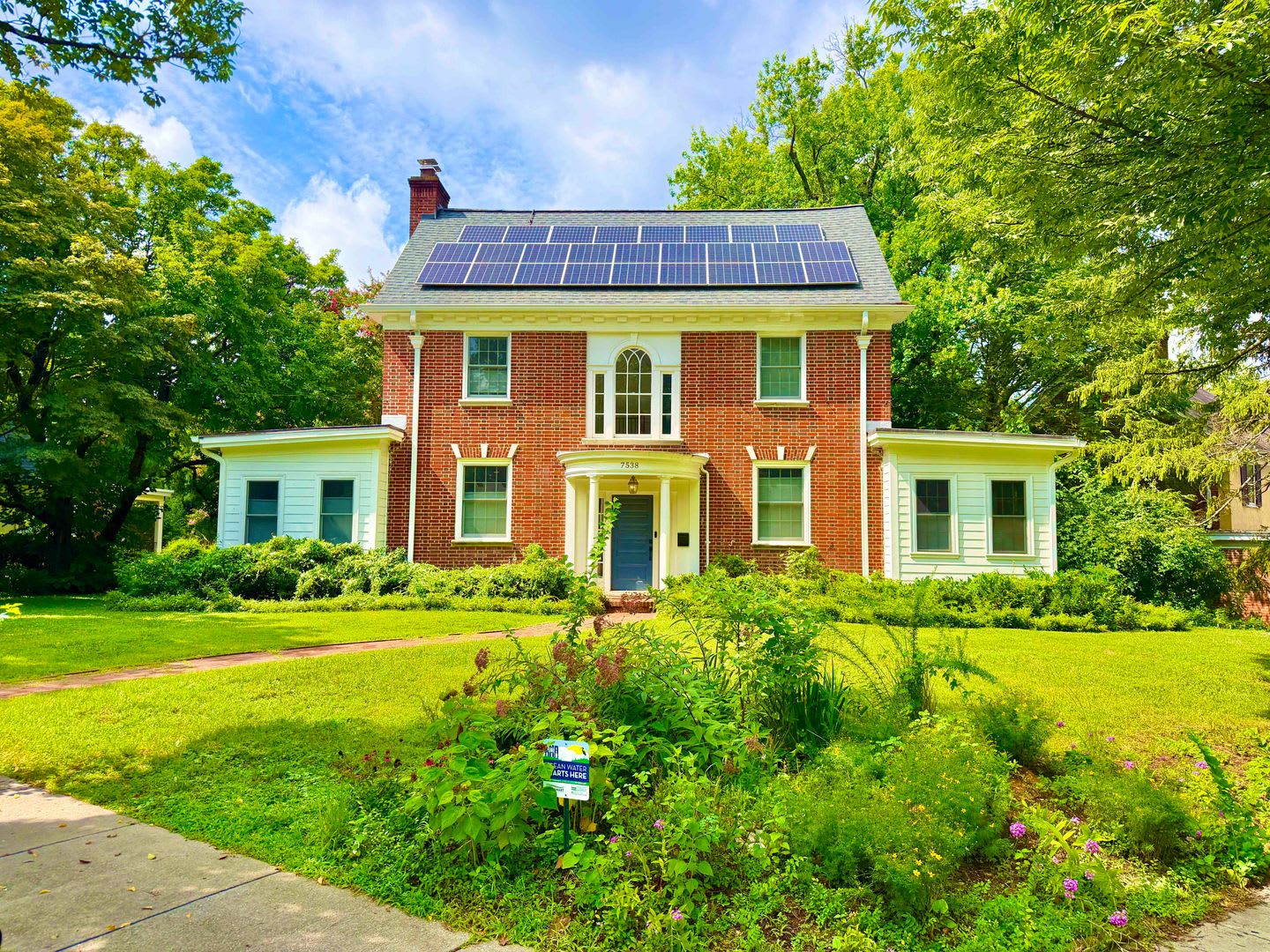 Highly Sought After Shepherds Park Furnished Spacious 4 Bedroom Executive Home with Yard – photo 1