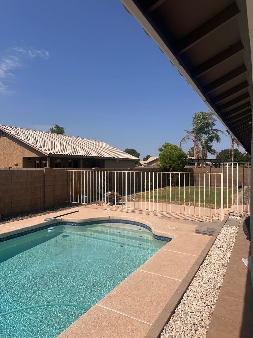 4 beds, 3 car garage and pool – photo 3