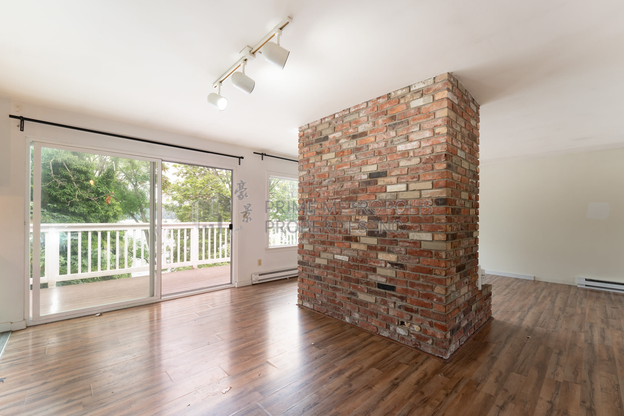 10706 Lakeside Avenue Northeast – photo 4
