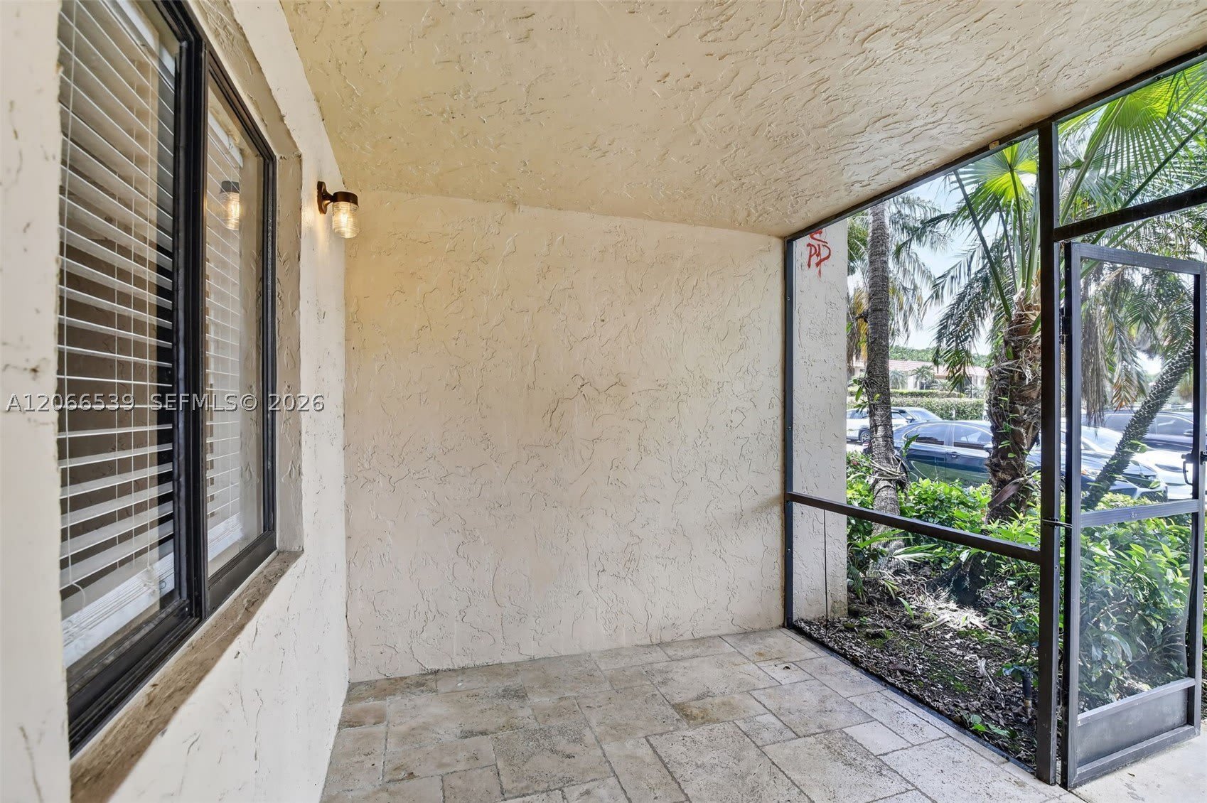 359 Lakeview Dr – photo 2