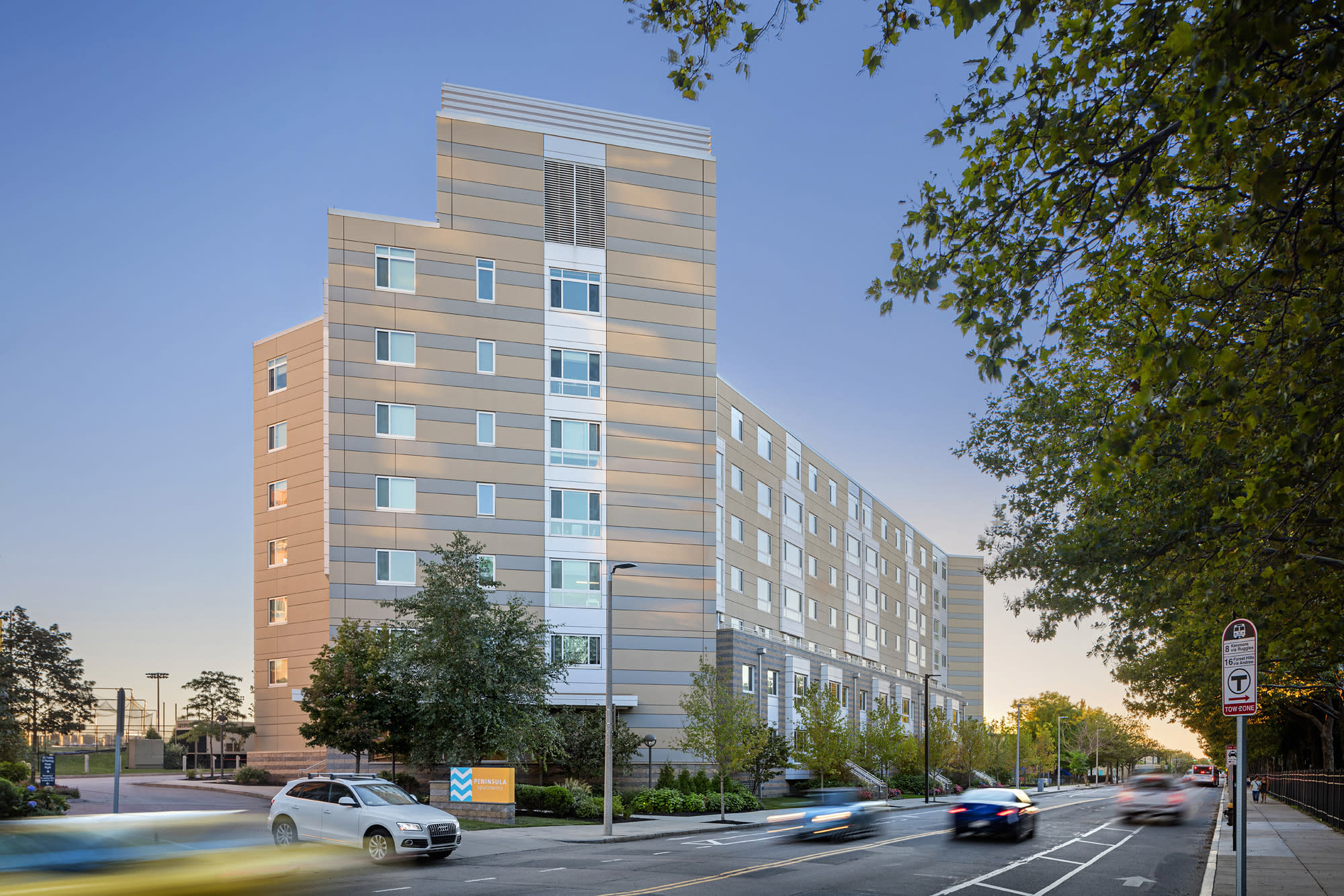 Peninsula Apartments – photo 1