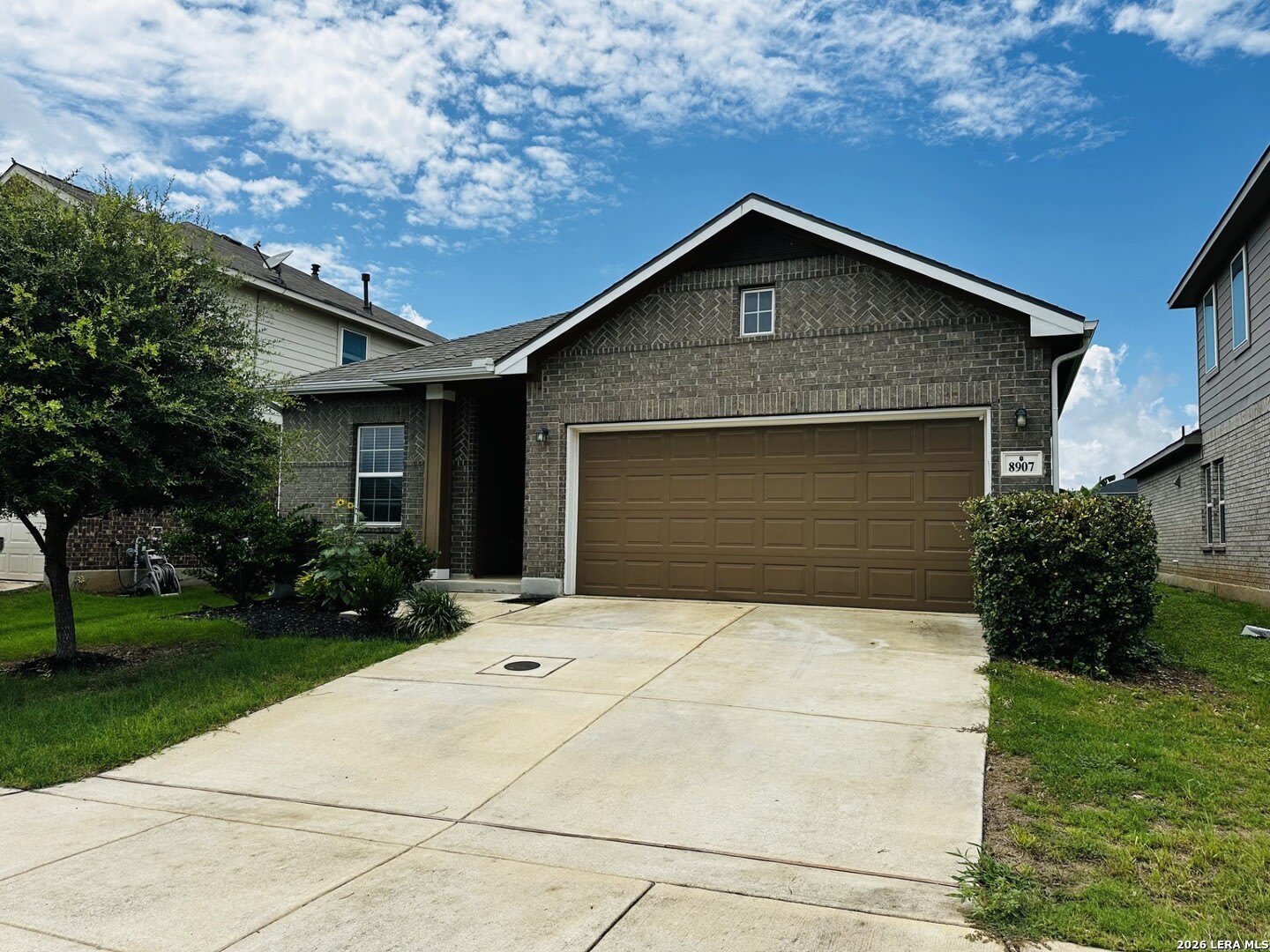 8907 LADBROKE GRV – photo 2