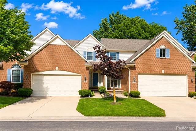 22733 COACHLIGHT Circle – photo 1