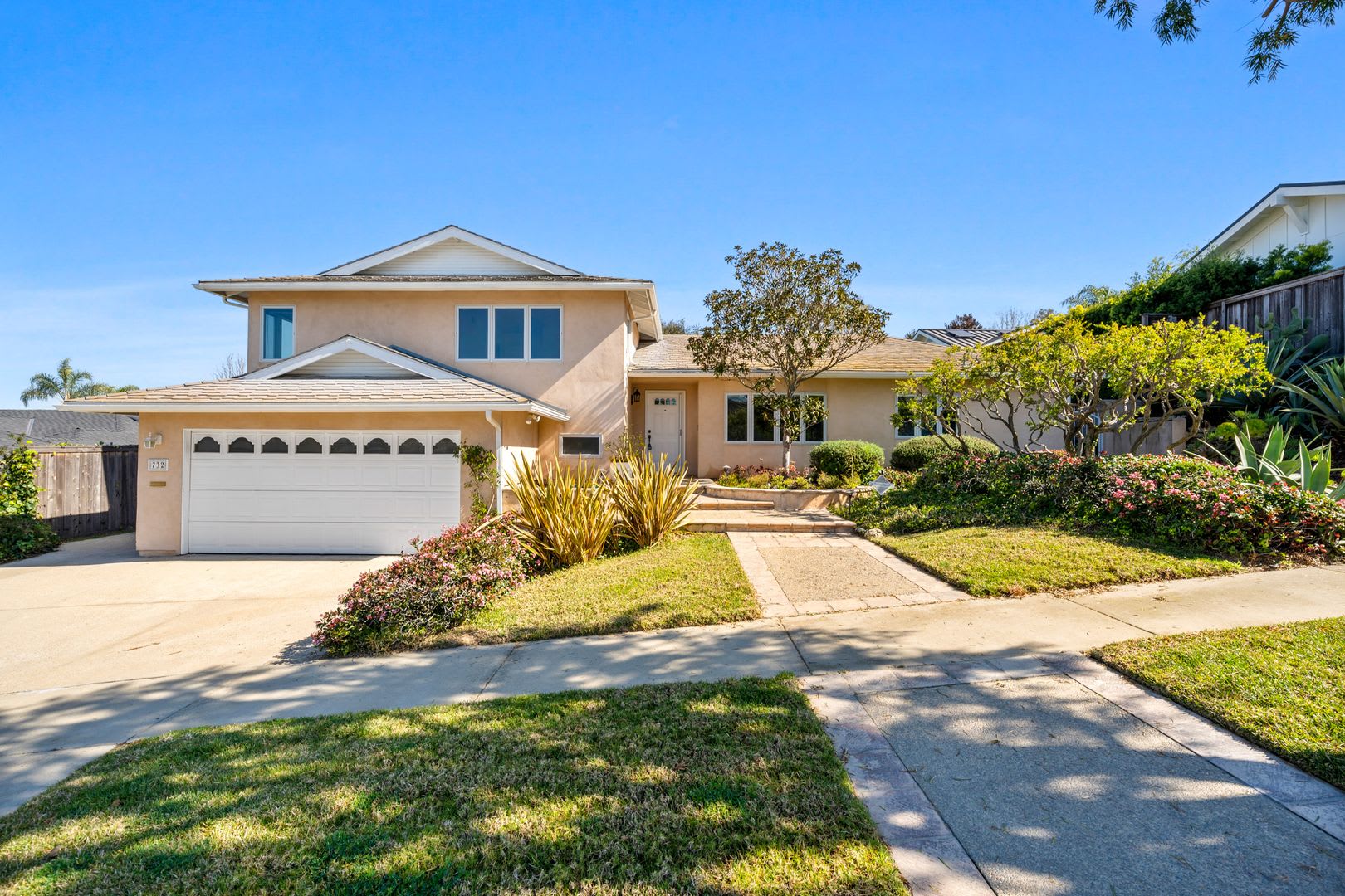 Spacious Two-Story 5 BD/3 BA Home in Desirable East Bluff Neighborhood – photo 1