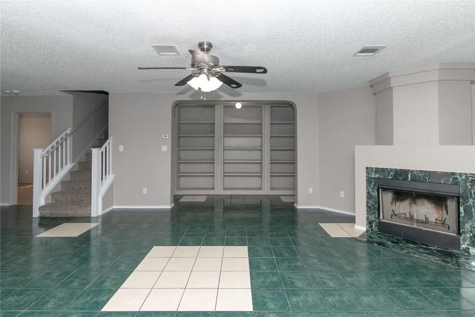 Room in 5 Bedroom Home at Heyerdahl Dr – photo 2