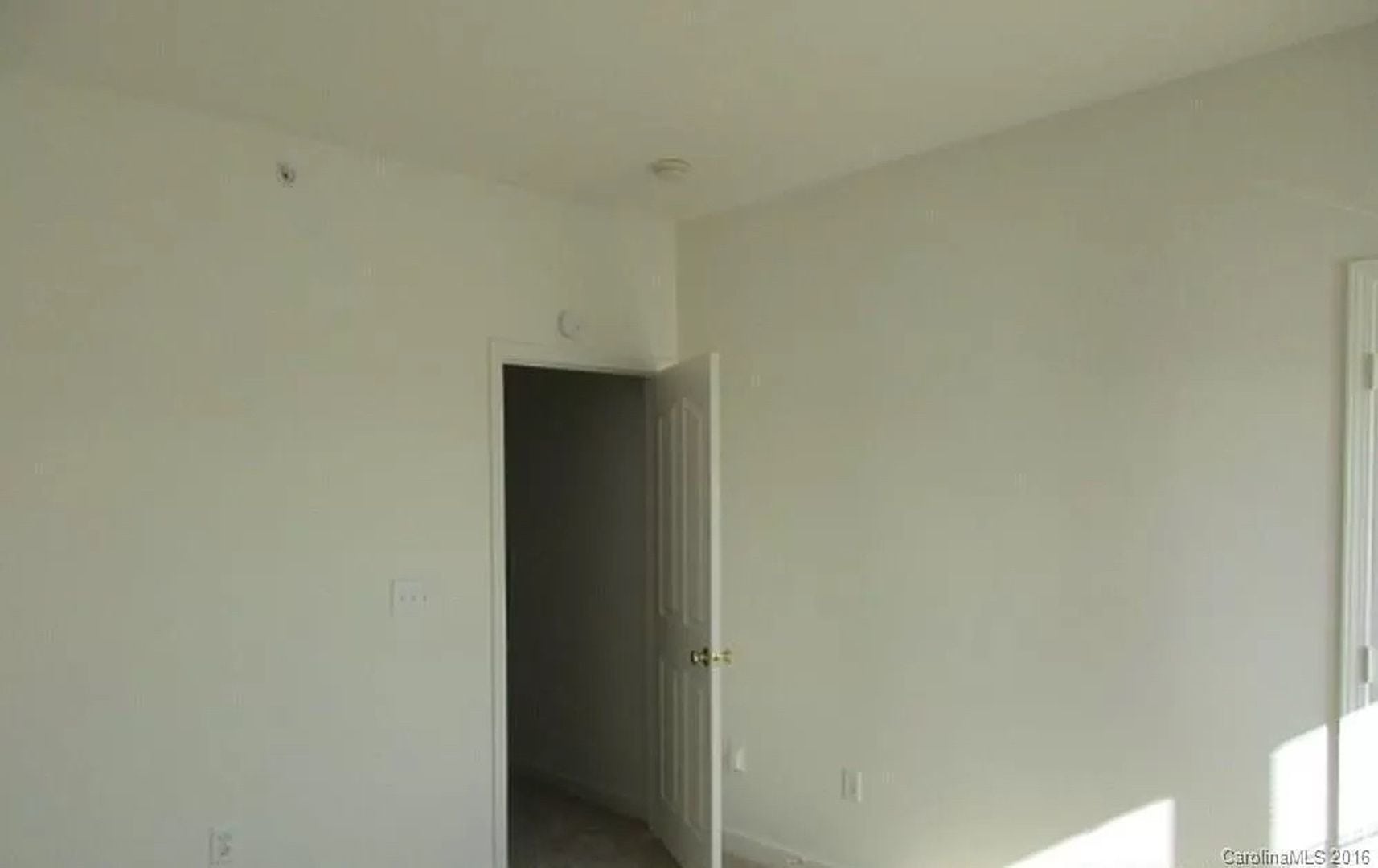 Room In 3 Bedroom Townhome At Hyde Glen Ct – photo 4
