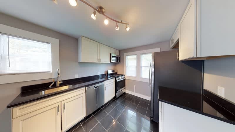 240 Lorraine Ave – photo 5