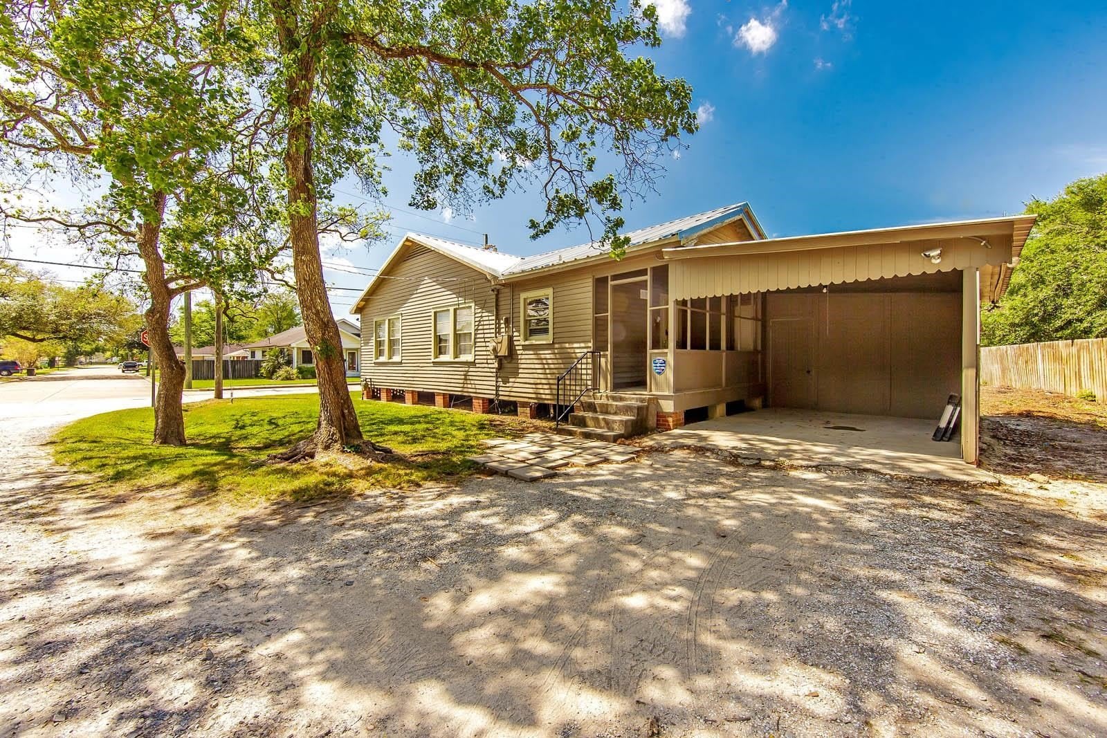 887 High St – photo 2