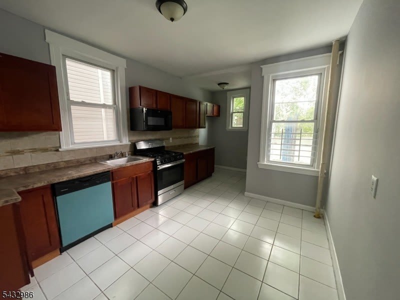 8 Treacy Ave – photo 2