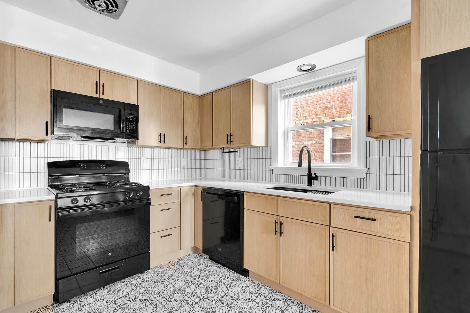 4614 N Central Avenue – photo 2