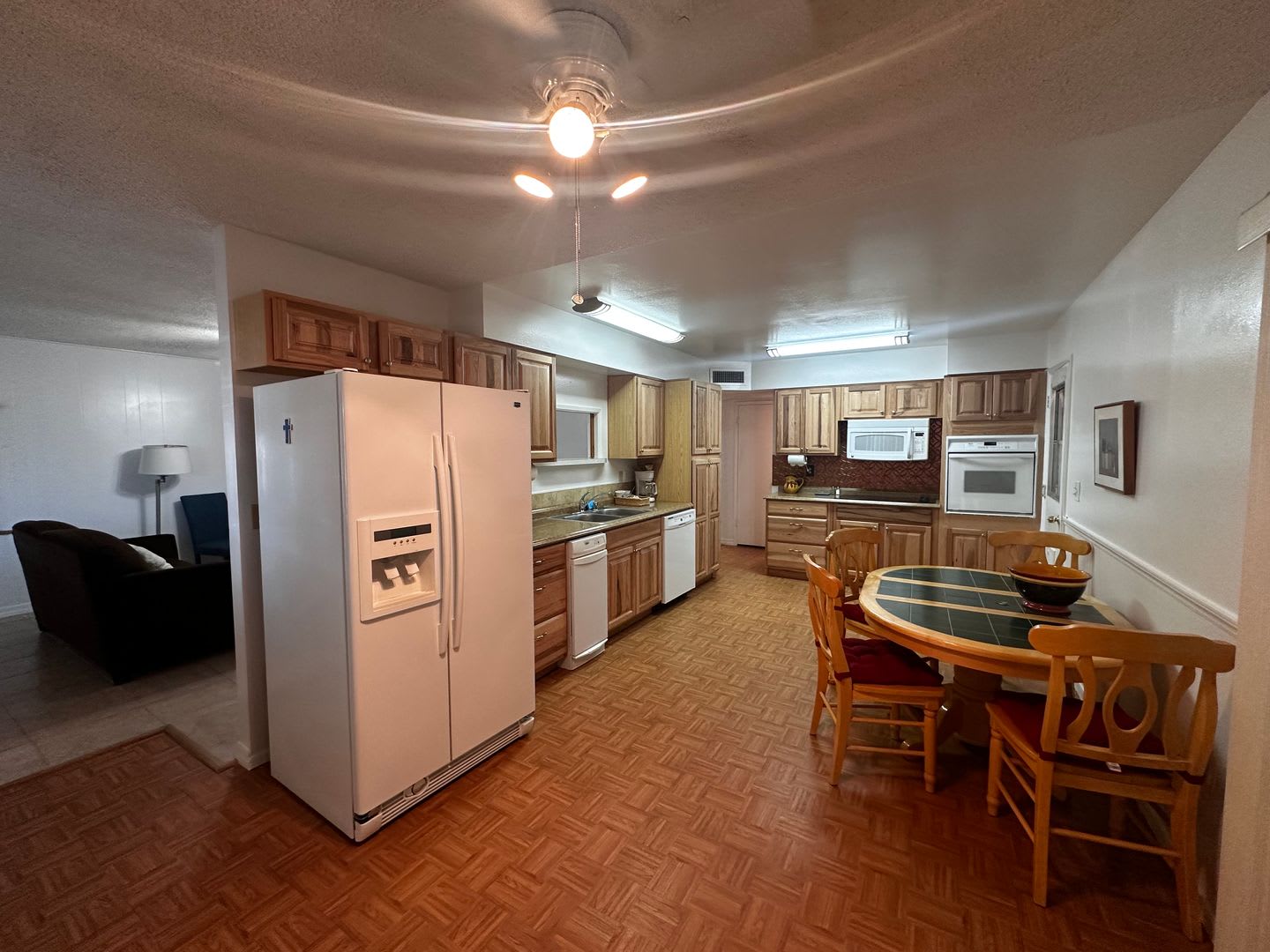 3 Bedroom 2 Bathroom Fully Furnished Home – photo 3