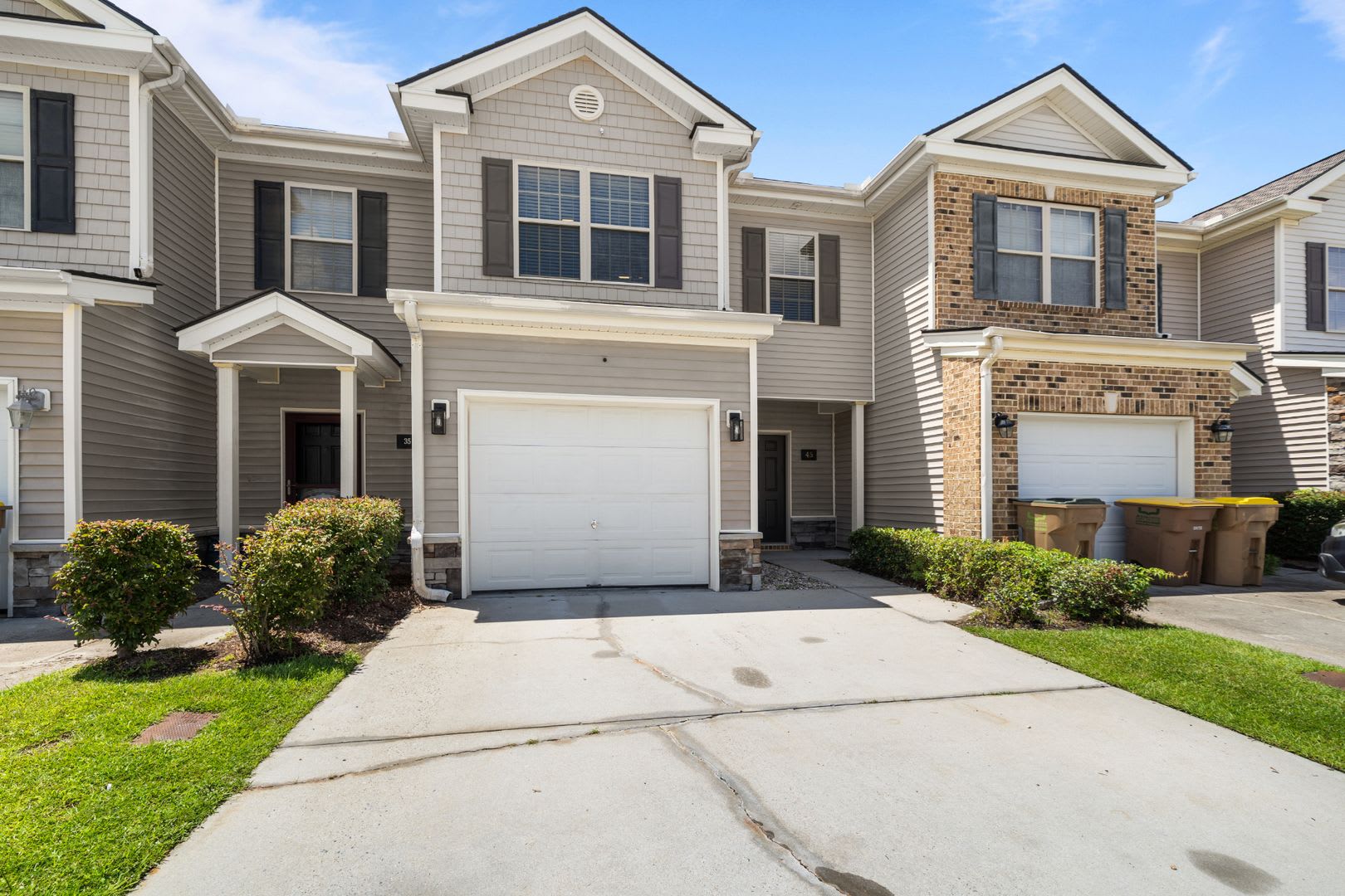 Thoughtfully Designed 3Br Home In The Commons With Open Floor Plan – photo 1