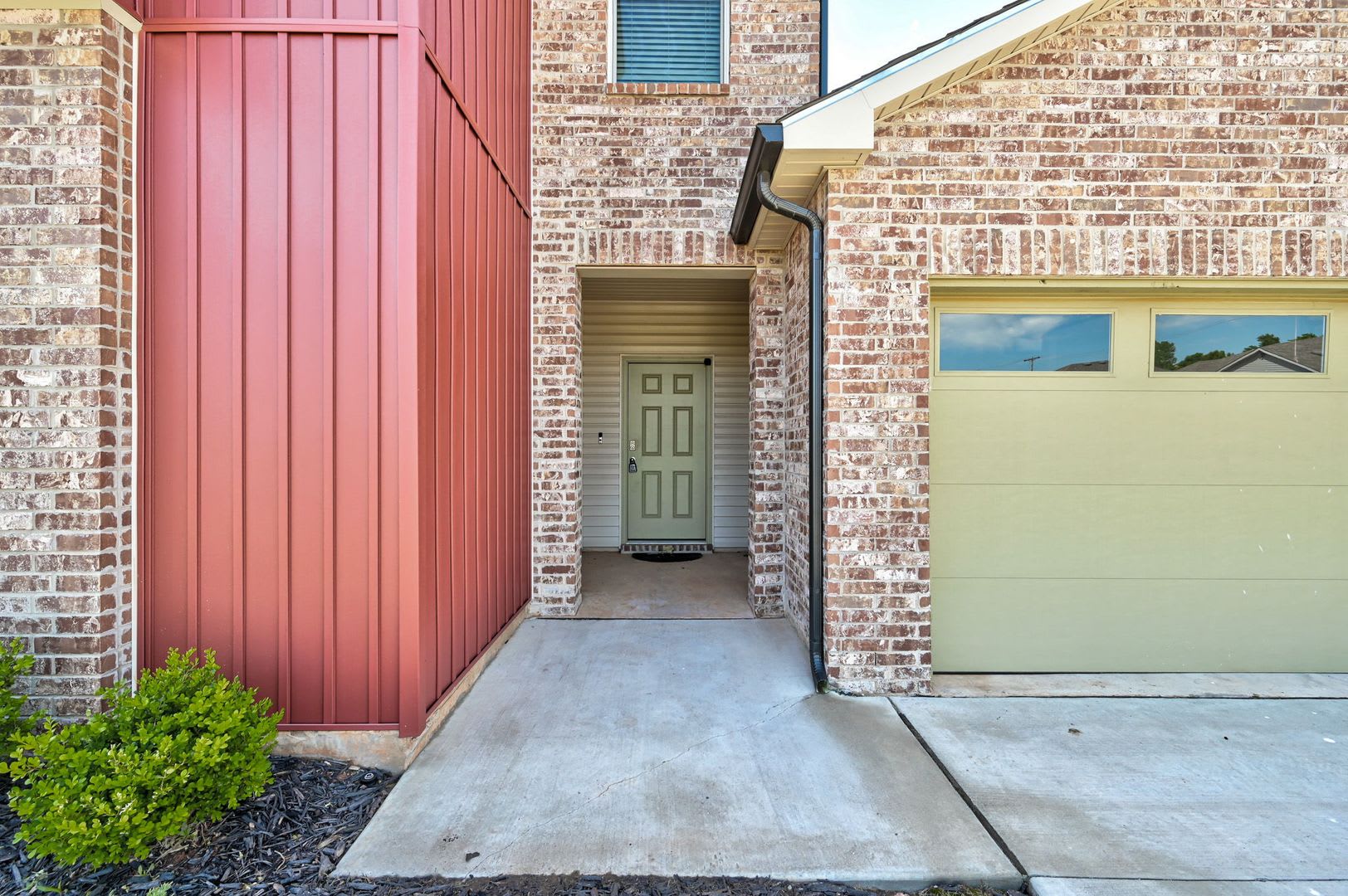 Massive 4BD/2BTH and 2 Car garage Home! Right off of 23 and Sara Road Minutes from JKP Turnpike – photo 4