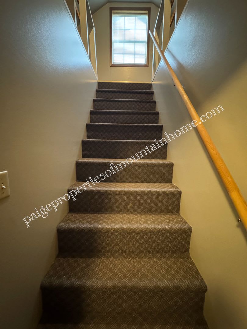 Bright & Updated 2-Bedroom, 2 Bath Home with Garage & Fenced Backyard – photo 4