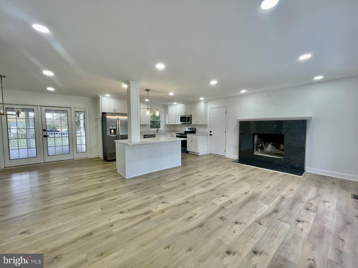 313 WINDSOR CT – photo 4