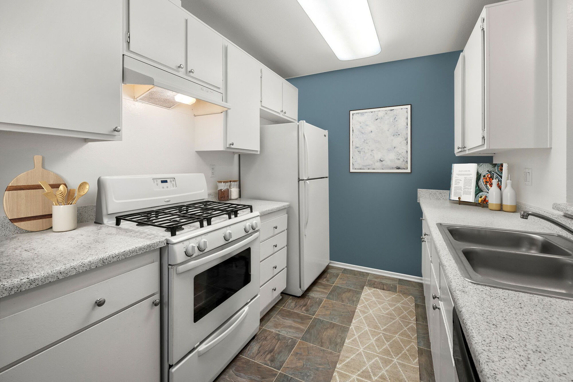 Sycamore Park Apartments – photo 2