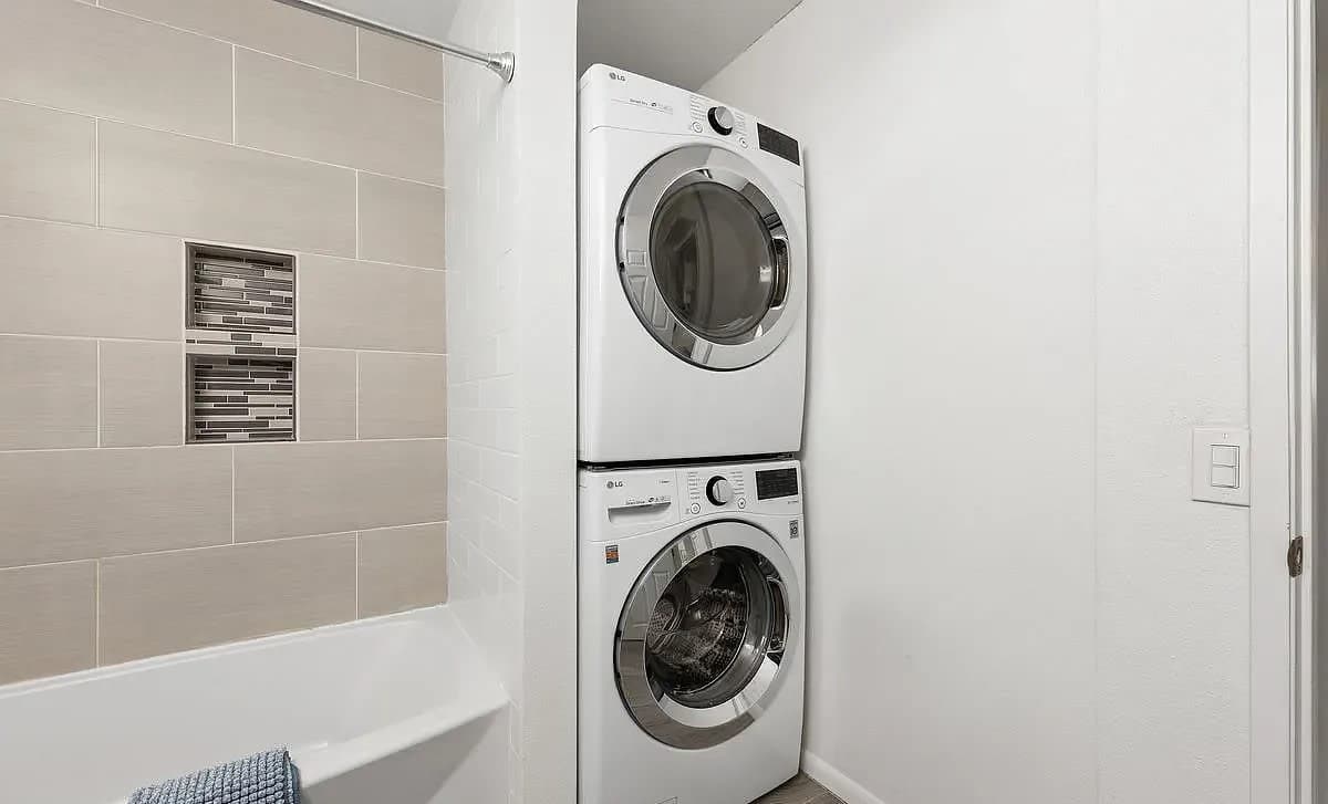 4647 Pico St Apt 205 – photo 1