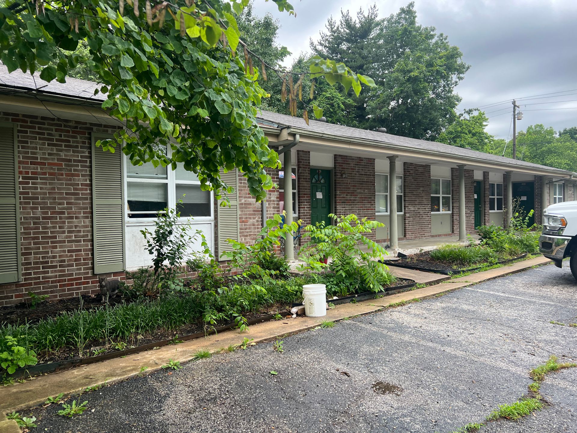 Inviting 2 Bedroom 1 Bath Ground Floor Apartment In A Peaceful Neighborhood – photo 1