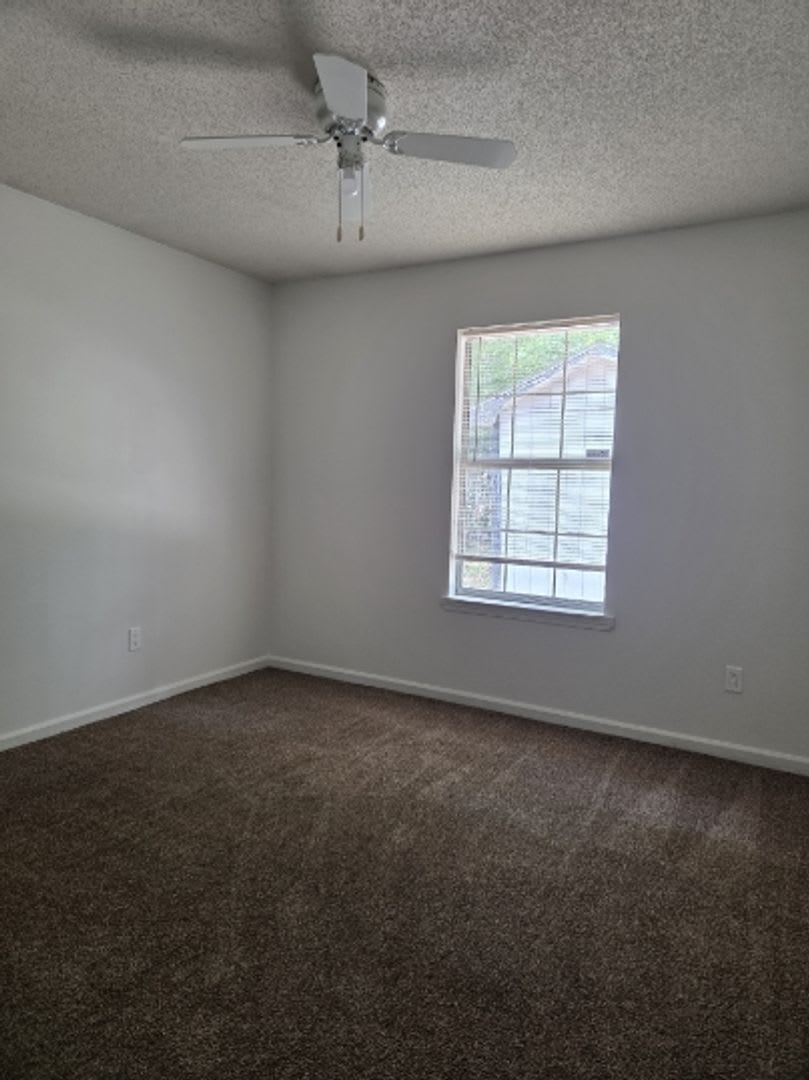 4 bedroom beautiful home available now! – photo 4