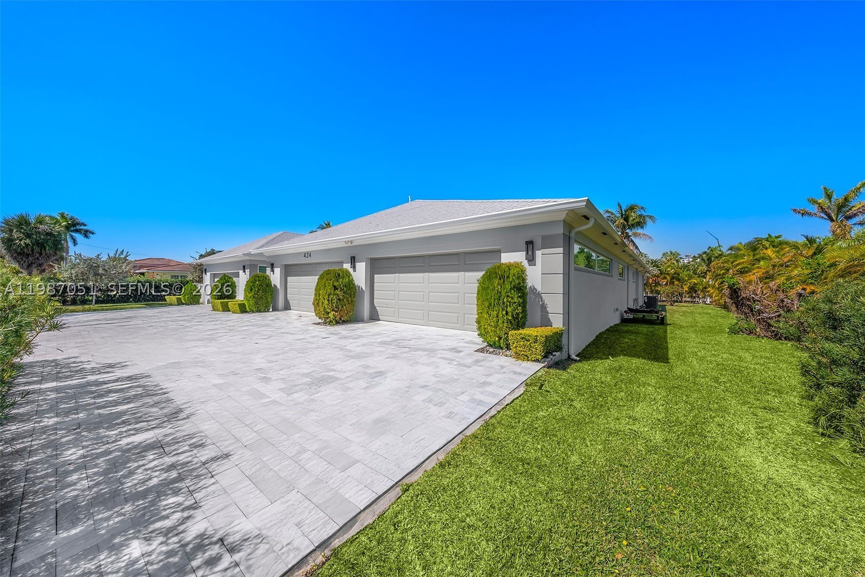 424 Alamanda Dr – photo 5