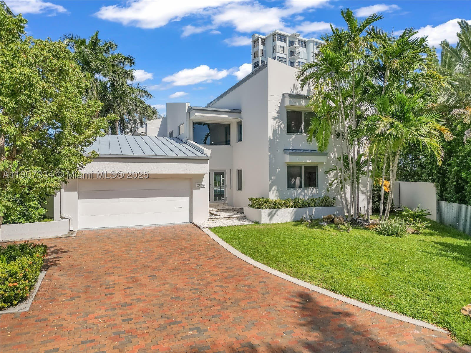 2089 NE 121st Rd – photo 2