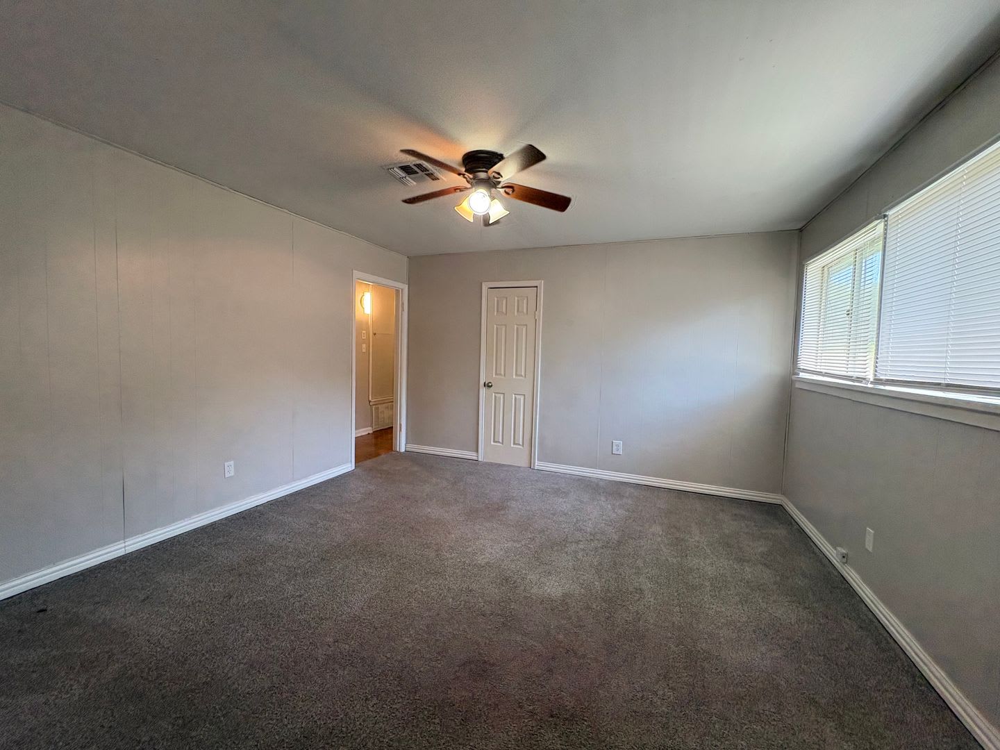 Great 3 bedroom/1 bath home includes gas range and refrigerator! – photo 5