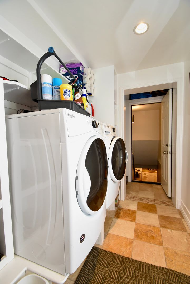 Great Basement Unit in Canyon Rim Neighborhood! All Utilities included! – photo 3