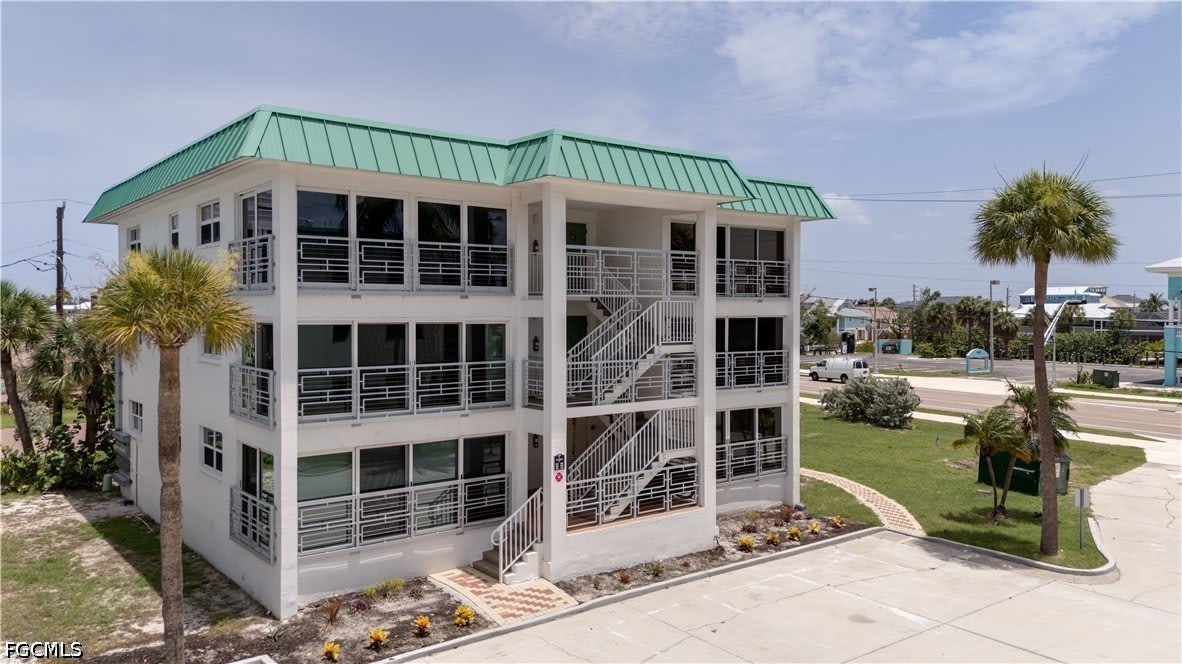 6500 Estero Boulevard – photo 2