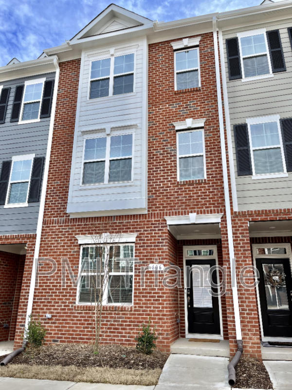 606 Gtwy Xing Ln – photo 1