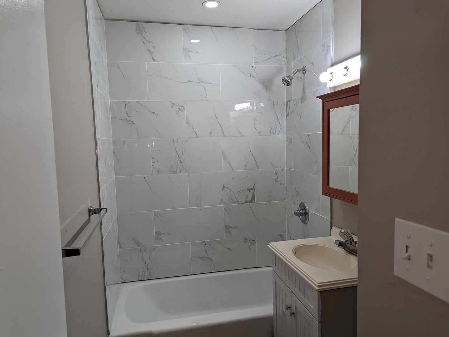 3 Bedroom House At Chiefs And Royals Stadium With A 600 Sf Garage Work Shop – photo 4