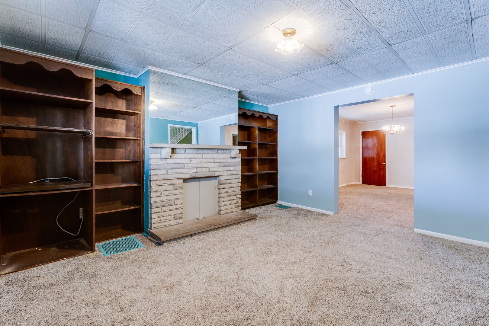 AVAILABLE NOW! 3 bed, 2 bath AMAZING House in Allentown!!! – photo 5