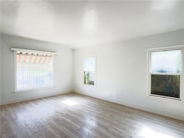 335 West Hillcrest Boulevard – photo 3