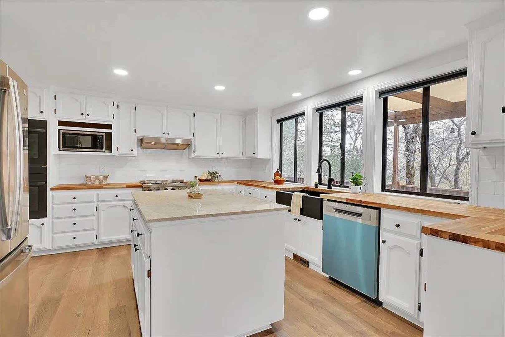 Large 4-bedroom Remodeled home in Lake Wildwood, Penn Valley, CA 95946 – photo 4