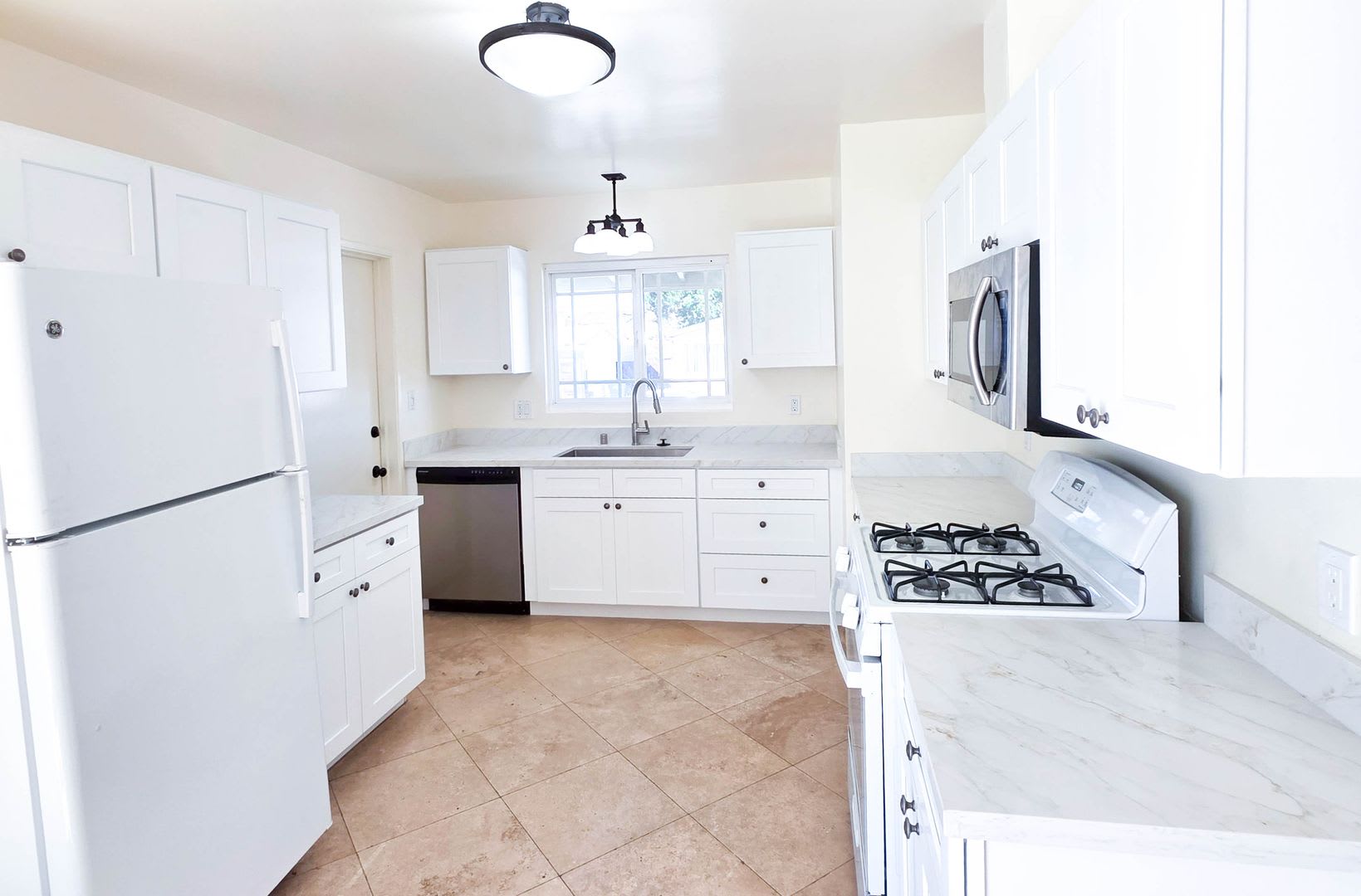 OPEN HOUSE: 8/29 10-11AM ~ 4BR House in Clairemont with 2 Car Garage! – photo 2