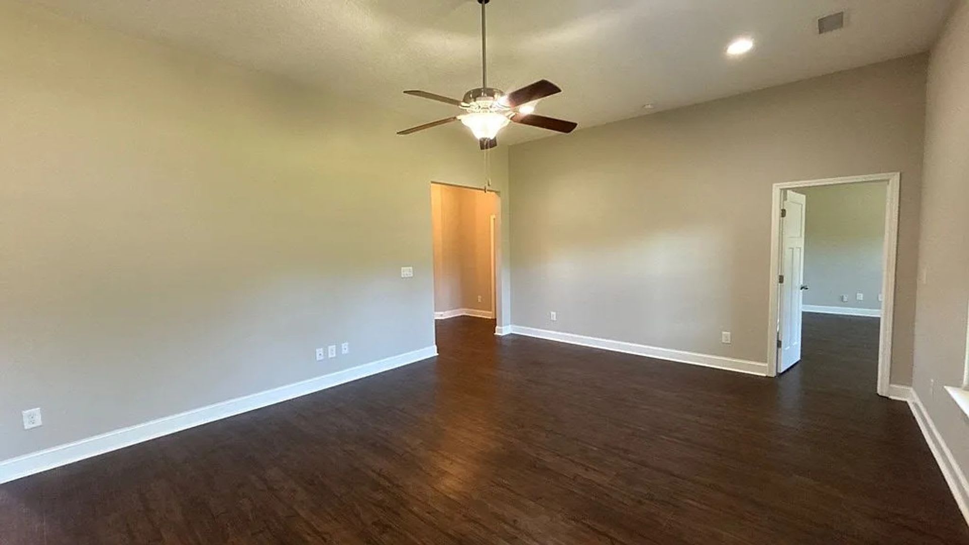AVAILABLE NOW! 4-Bedroom Home- Fort Mitchell – photo 5