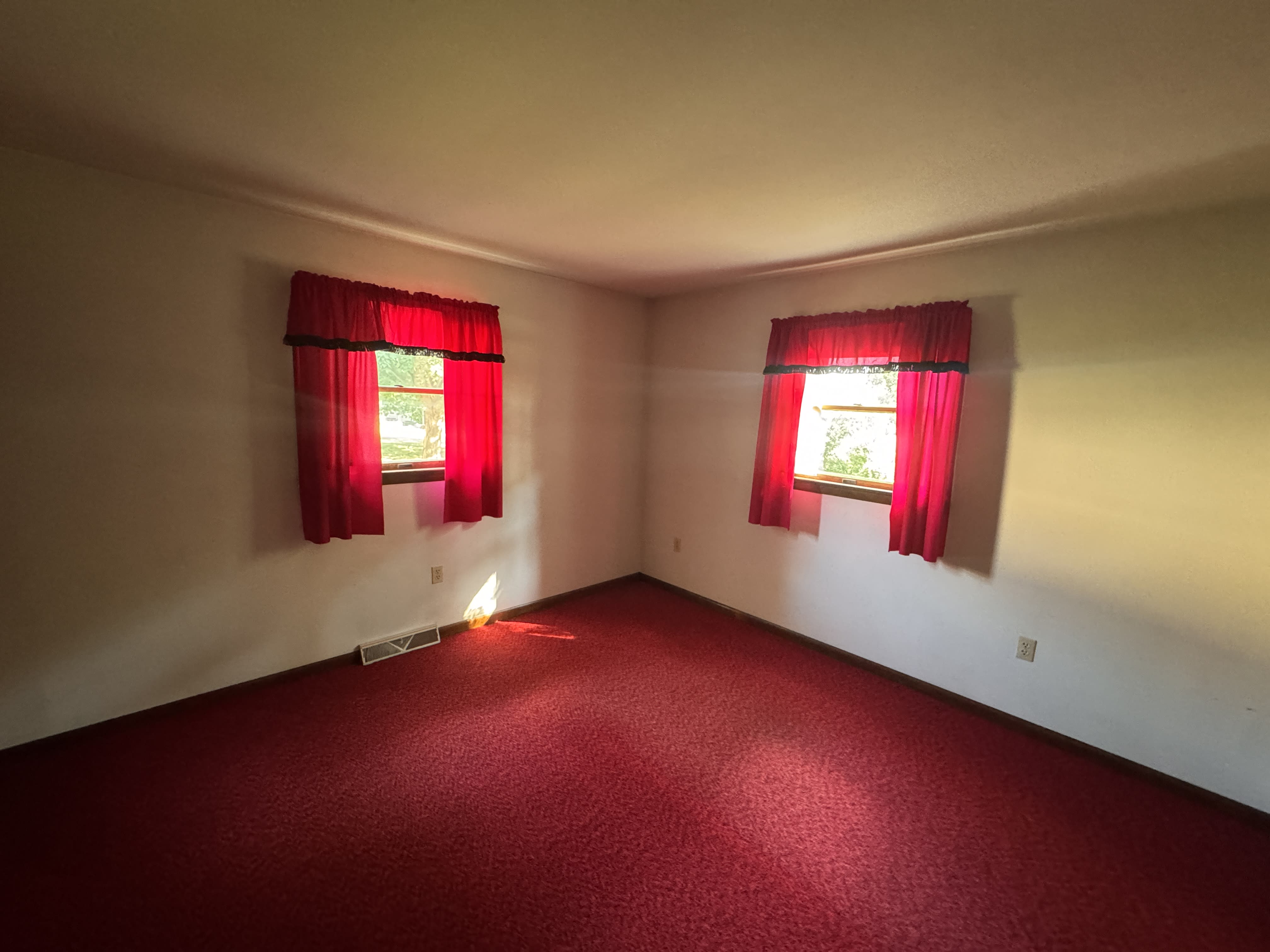1136 Lexington Rd – photo 2