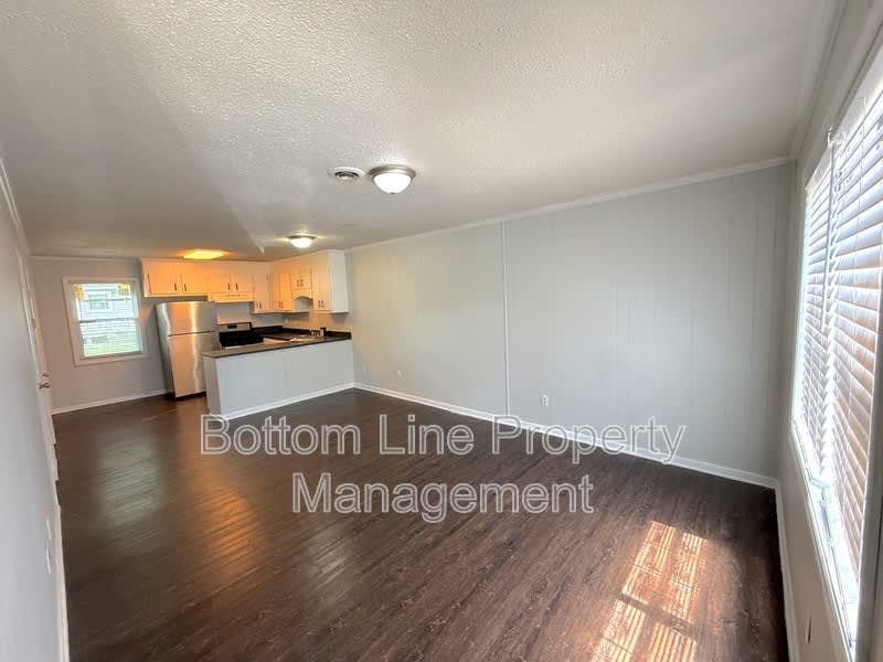 326 S Columbia St – photo 3
