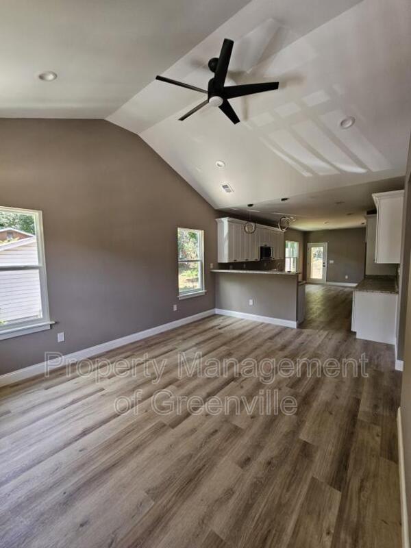 305 Appian Dr – photo 4